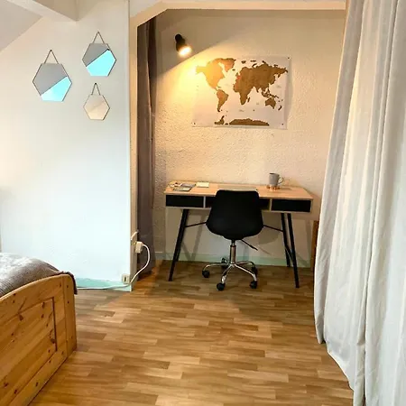 Sous Toits Proche Chateau Des Ducs Apartment