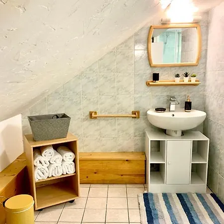 Sous Toits Proche Chateau Des Ducs Apartment