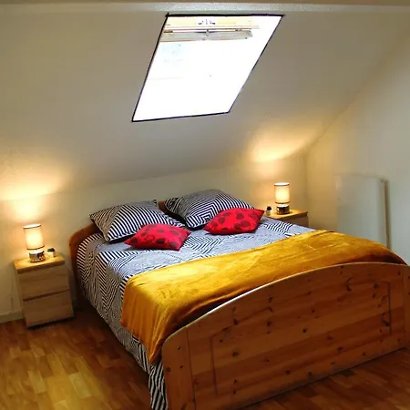 Sous Toits Proche Chateau Des Ducs Apartment